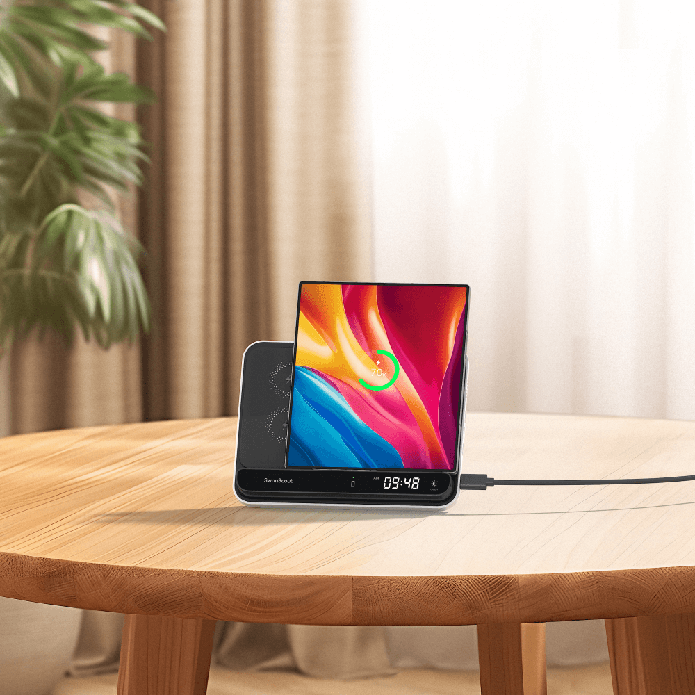 The SwanScout 504F also serves as a Pixel Fold wireless charger, ensuring stable power delivery without overheating.