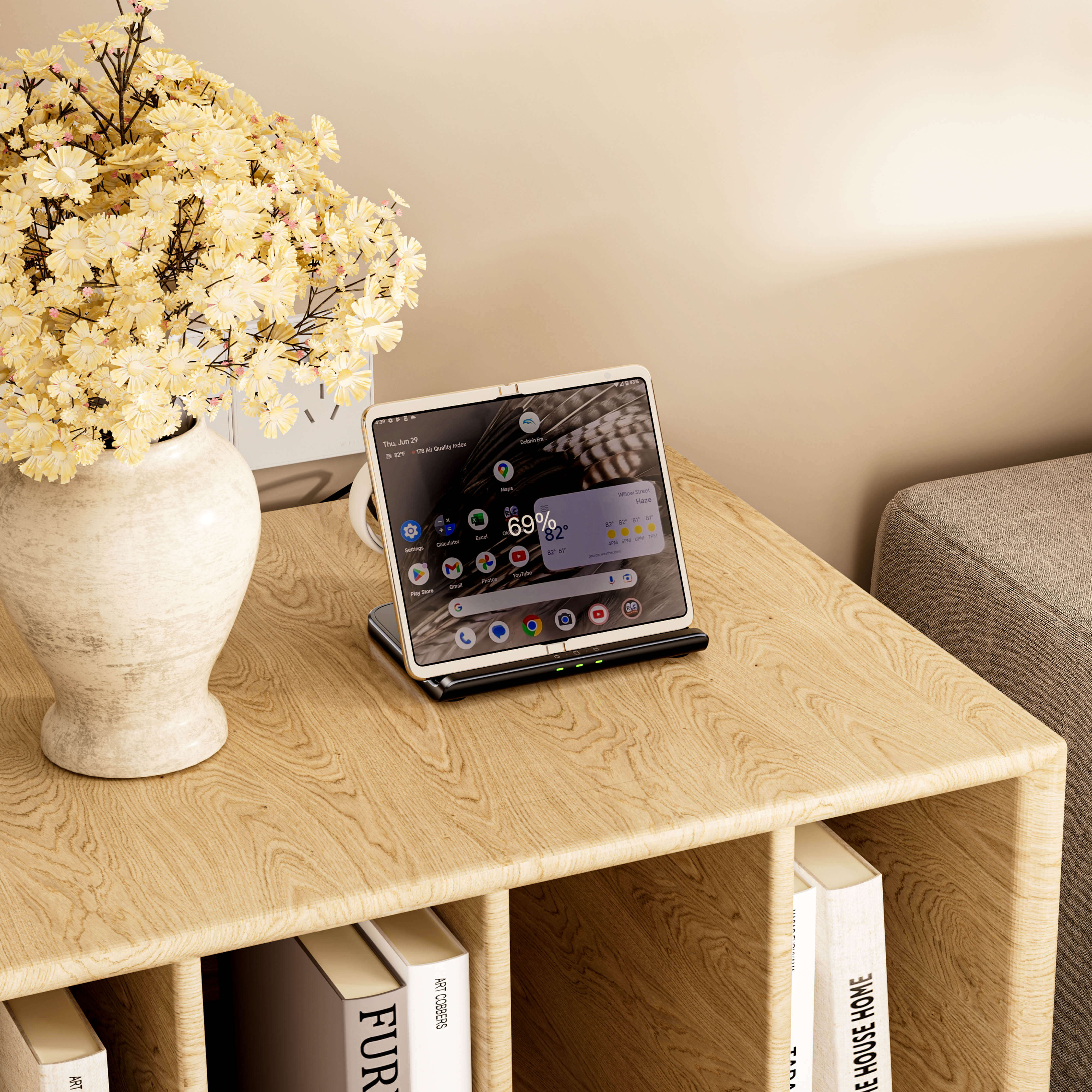 SwanScout 705G丨Foldable & Portable 3-in-1 Wireless Charger for Google Products features a three-coil design, specially crafted for charging Google FOLD series phones. This powerful charger can handle multiple devices simultaneously and is both foldable and portable for maximum convenience.