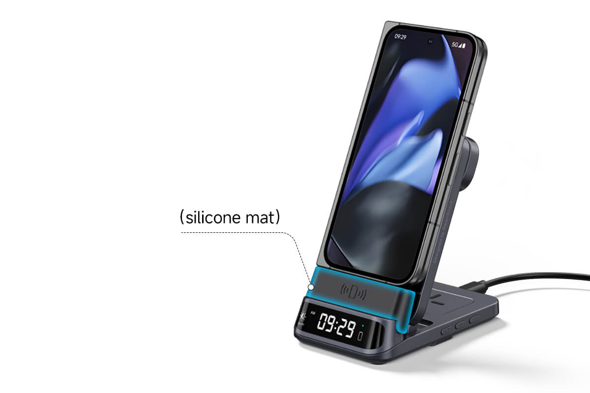 Close-up of silicone pad stabilizing Pixel 9 Pro Fold on SwanScout 708G2 wireless charger